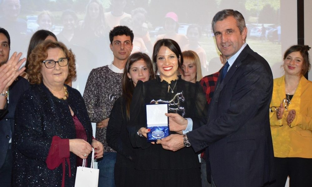 Equitazione: Laliscia migliore young rider del mondo