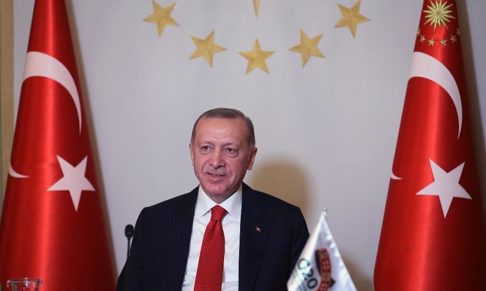 Erdogan, Macron è un guaio, la Francia se ne liberi