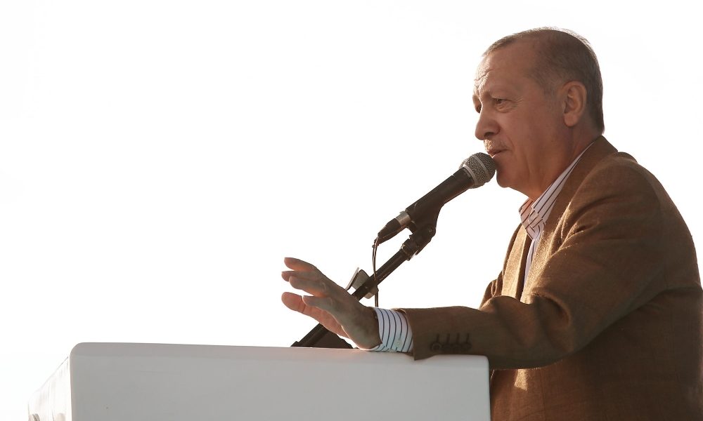 Erdogan lancia appello a boicottare prodotti francesi