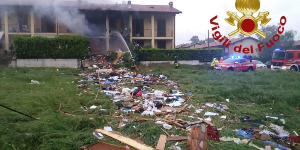 Fino Mornasco, esplosione in una villetta. Nello scoppio muore un giovane di 21 anni