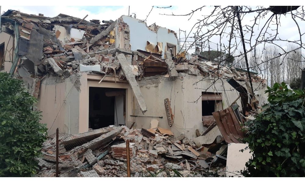 Esplosione distrugge villetta a Lucca