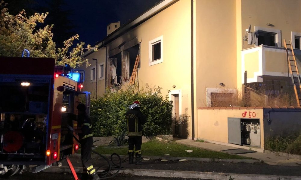 Esplosione in casa Terni, 3 ustionati