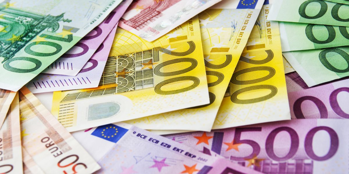Debiti per un comasco su due: la somma è pari a 400 euro. Mutuo, rata media di 897 euro