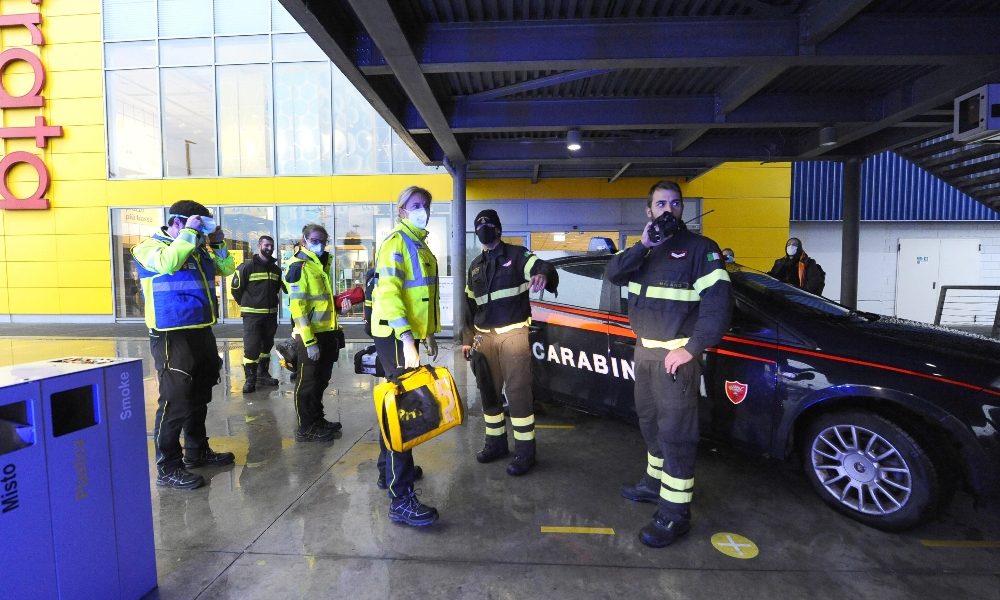 Evacuata Ikea: allarme rientrato, due donne in ospedale