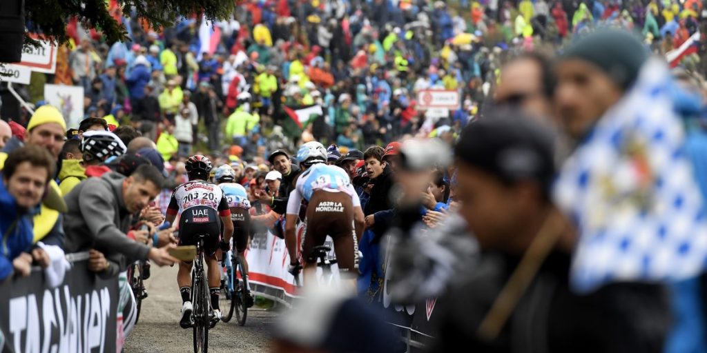 Arriva il Giro di Lombardia. Attenzione alle limitazioni a Como e lungo il percorso. Informazioni, orari, consigli utili