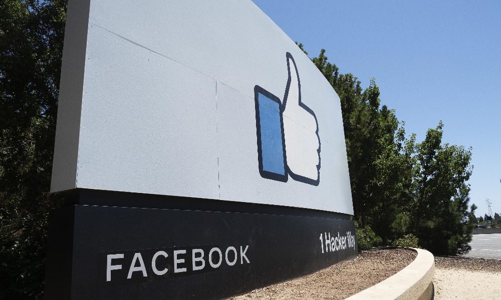 Facebook rimuove account russi,rischio interferenze voto Usa