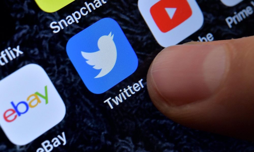 Fake di Stato, Twitter rimuove account