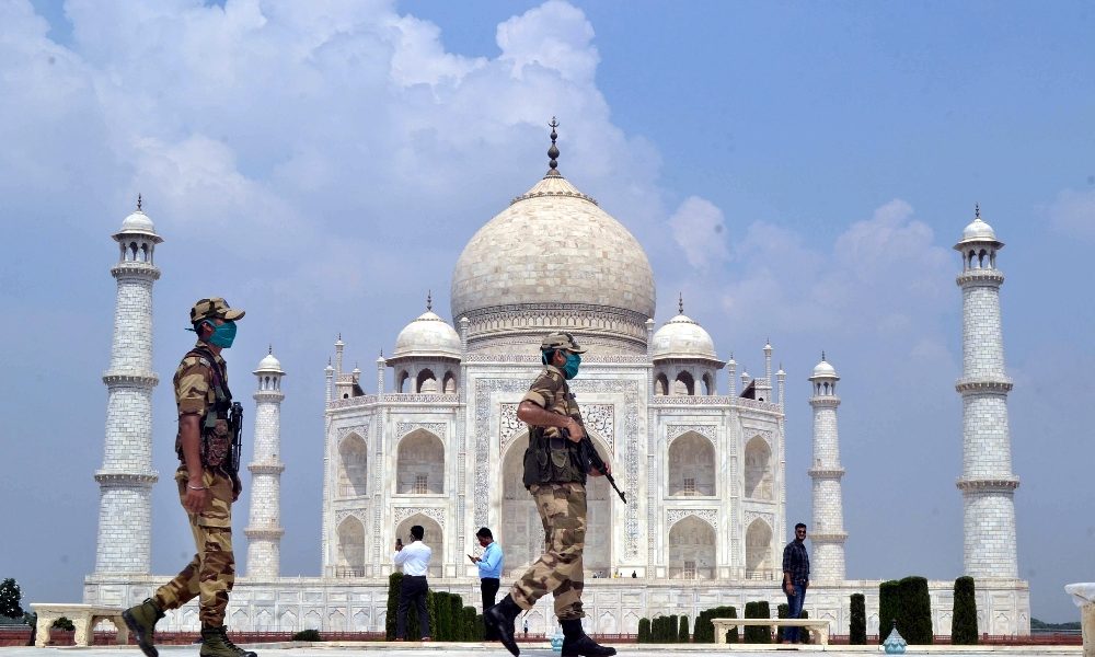 Falso allarme bomba al Taj Mahal, evacuati mille visitatori