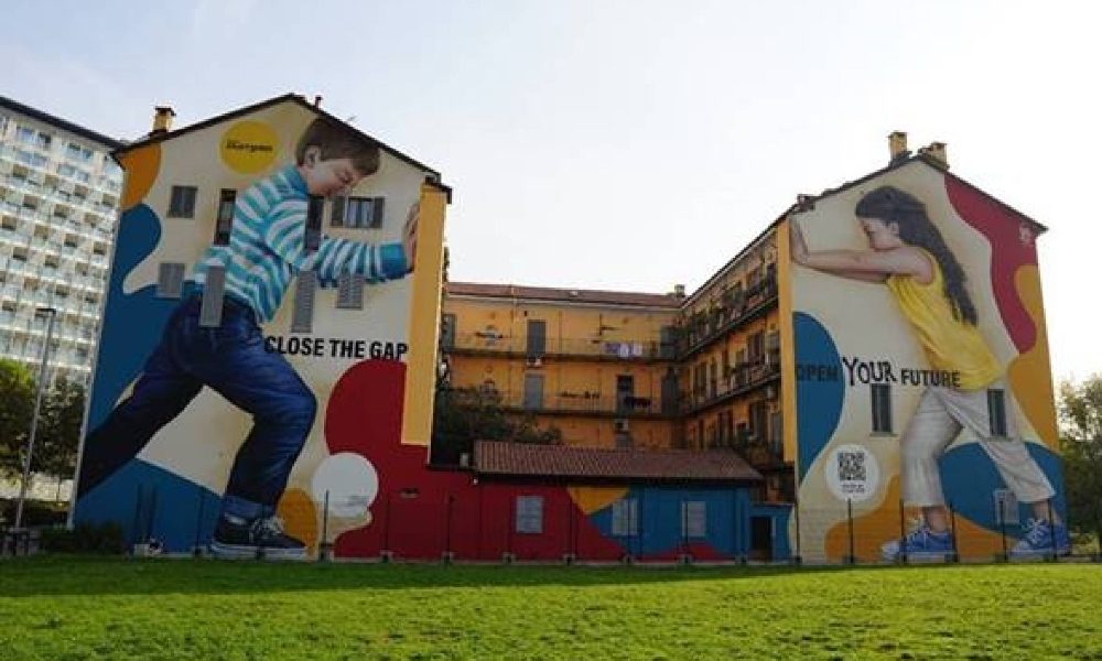 Fastweb: a Milano un murales contro le disuguaglianze