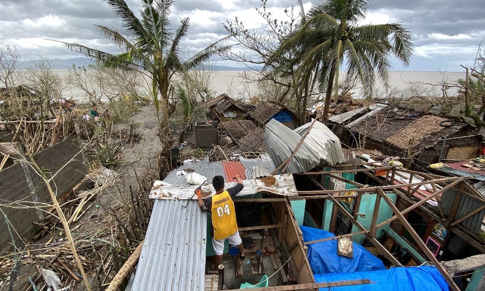 Filippine: almeno 10 morti per il tifone Goni