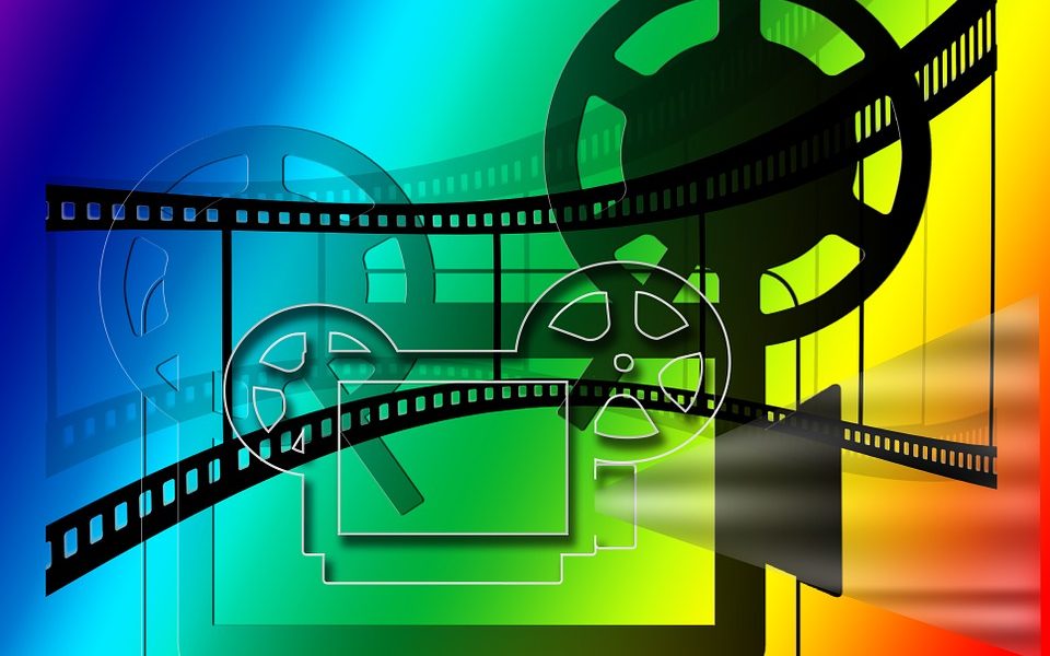 Cinema sotto le stelle in piazza Martinelli a Como e nella Tremezzina
