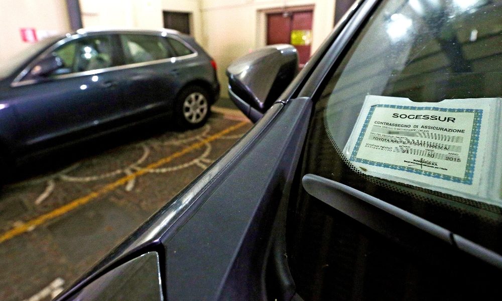Finti clienti per controllo polizze