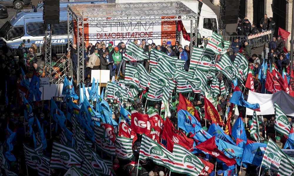 Fiom, Fim e Uilm proclamano sciopero dei metalmeccanici