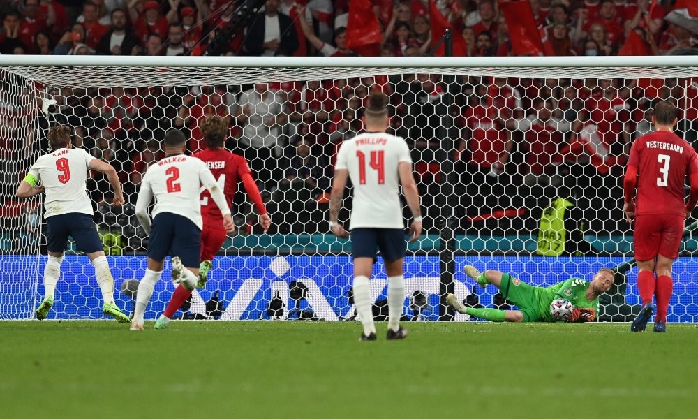 Fischi e laser nella semifinale, Uefa multa federazione inglese