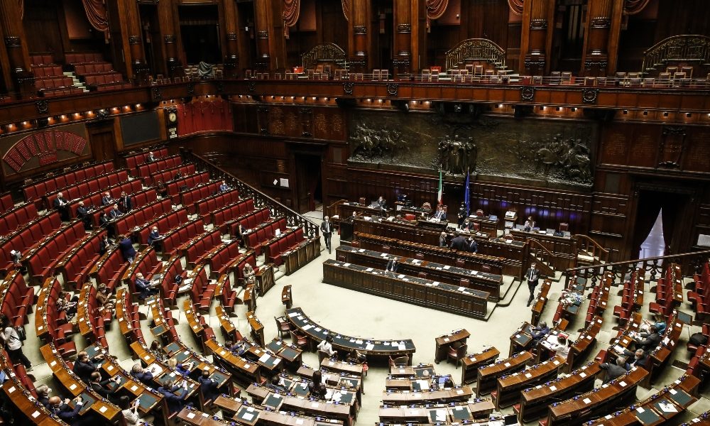 Fisco: Camere, ridefinire Irpef, abbassare aliquota media