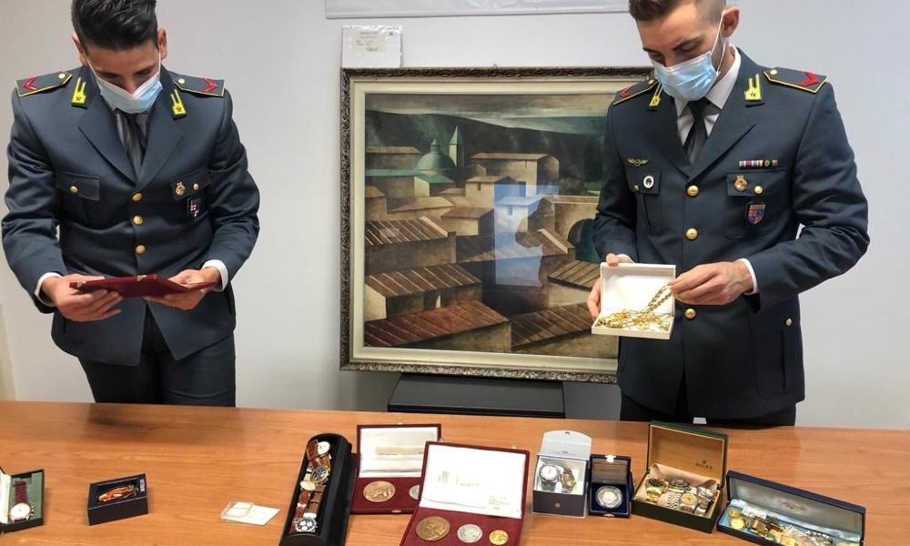 Fisco: dichiarato povero aveva una Ferrari e un De Chirico