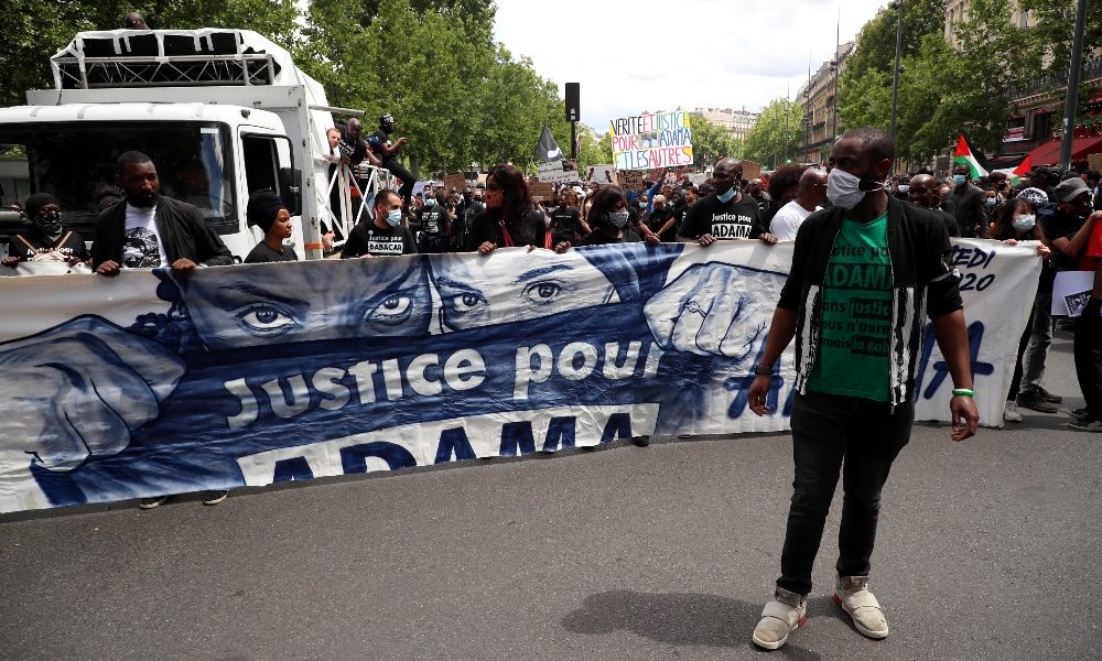Floyd: black bloc a Parigi, scontri