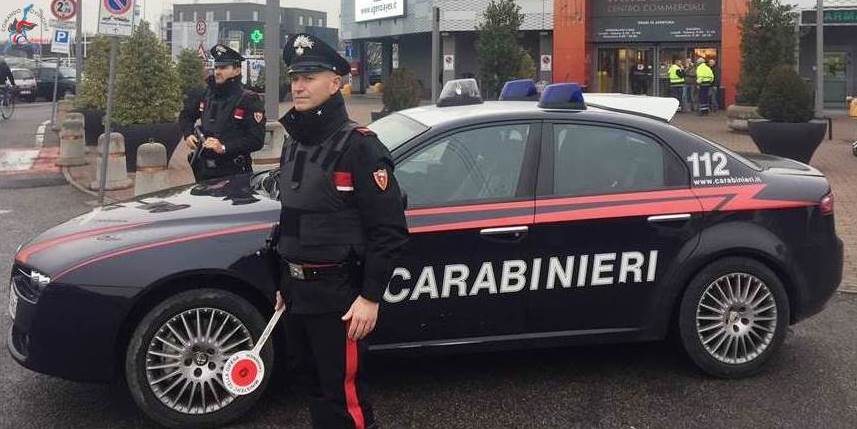 Cerca di rapinare dei cellulari: arrestato 34enne colombiano