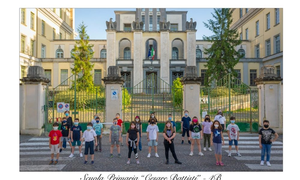 Foto classe ‘distanti’, rivincita bimbi