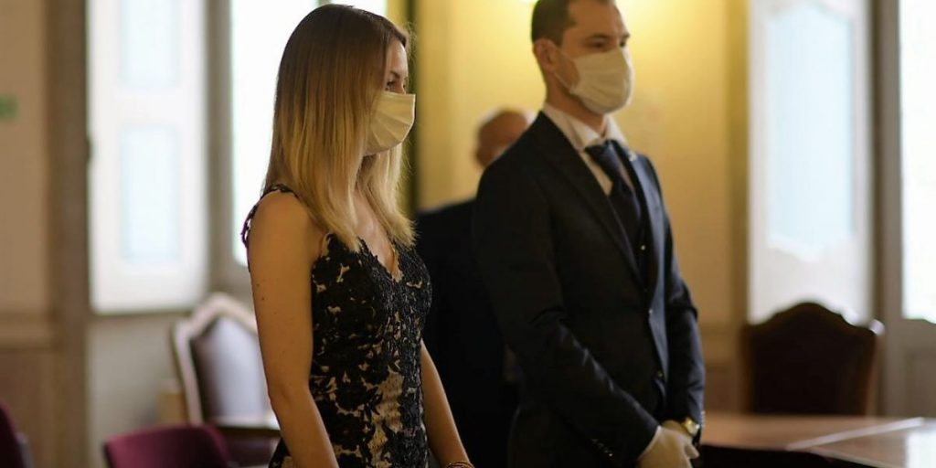 «L’amore vincerà su tutto». A Grandola il matrimonio adeguato ai tempi del Coronavirus