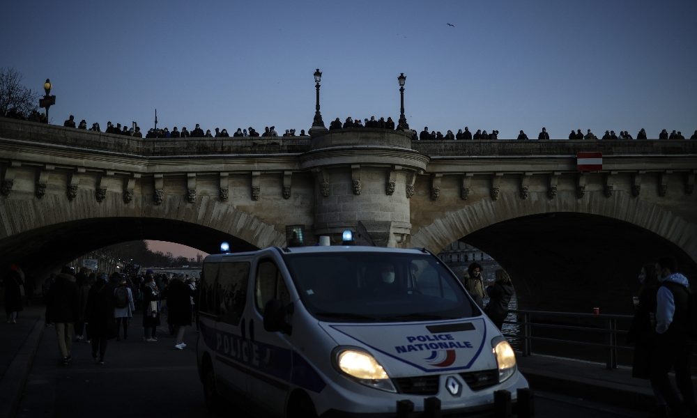 Francia: 7 arresti nell’inchiesta sul professore decapitato