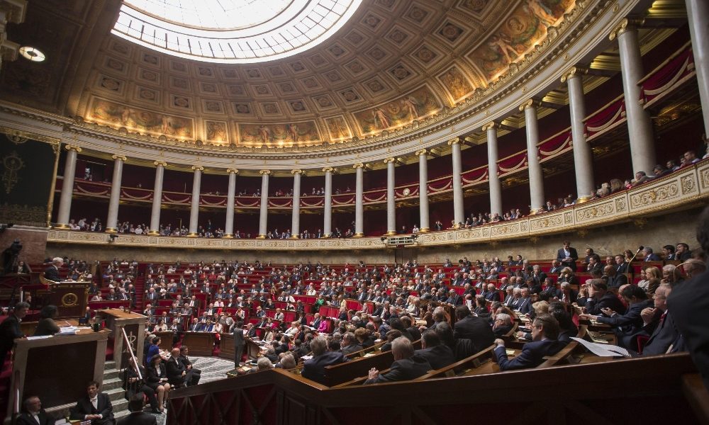Francia: 8 positivi a Assemblée nationale, rischio focolaio