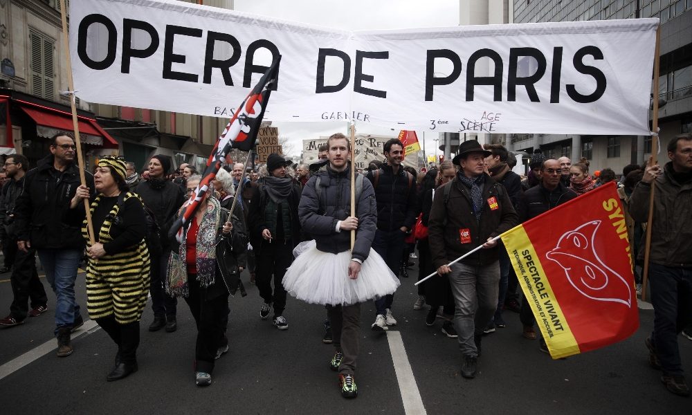 Francia, Lago dei Cigni contro riforma