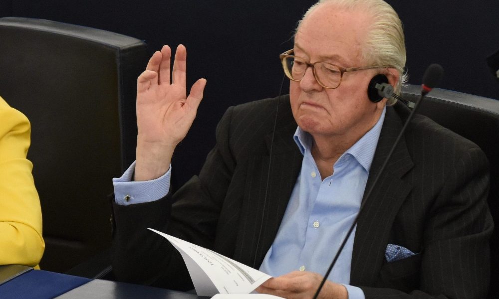 Francia: Le Pen a 92 anni risposa religiosamente la moglie