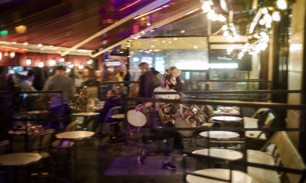 Francia, coprifuoco in 54 dipartimenti, per 46 milioni