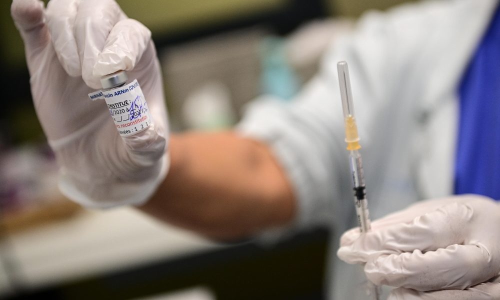 Francia, da domani vaccino aperto a tutti gli over 75