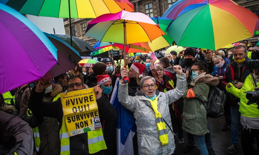 Francia: gilet gialli contro il lockdown, Parigi si blinda