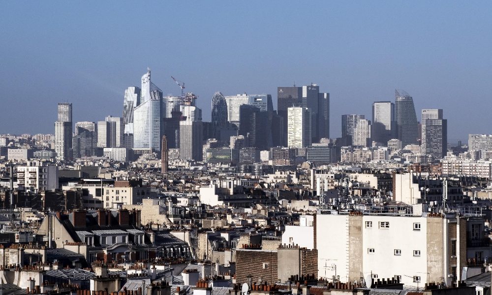 Francia: minaccia agenti con coltello