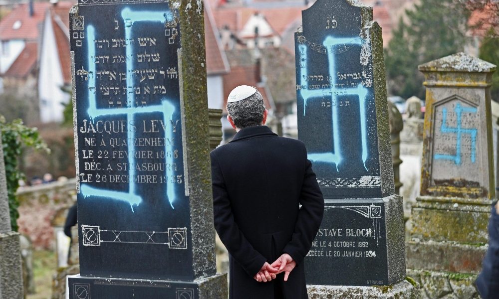Francia: profanato cimitero ebraico