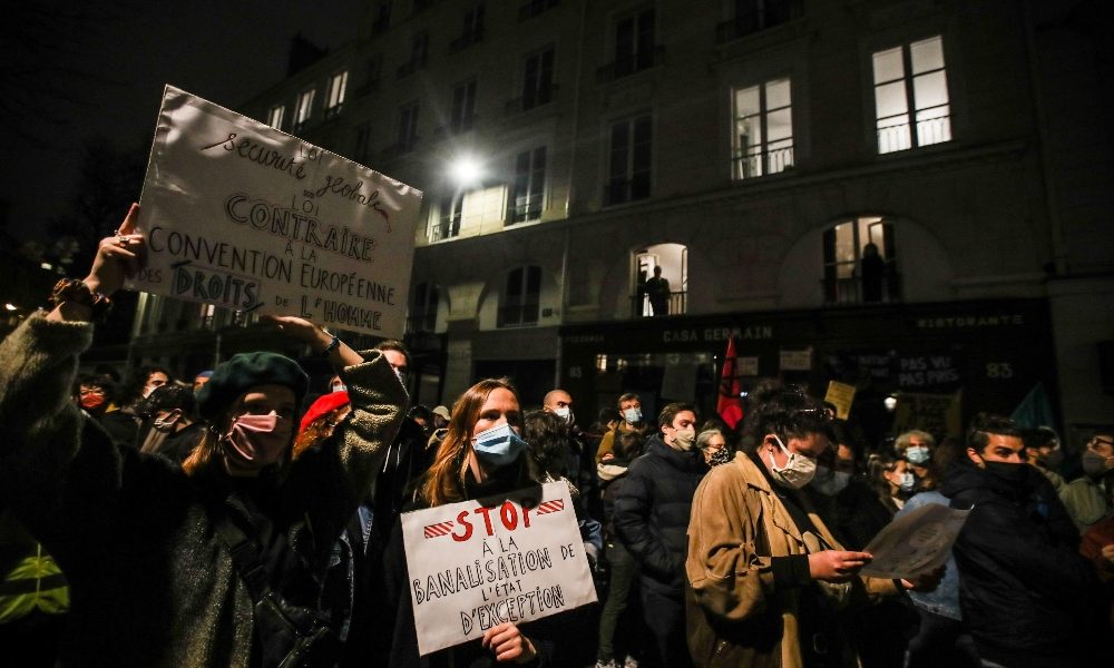 Francia, proteste contro legge su ‘sicurezza globale’