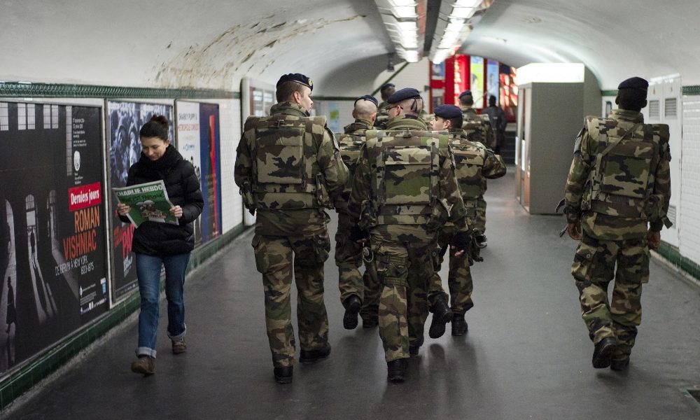 Francia:100.000 poliziotti per Capodanno