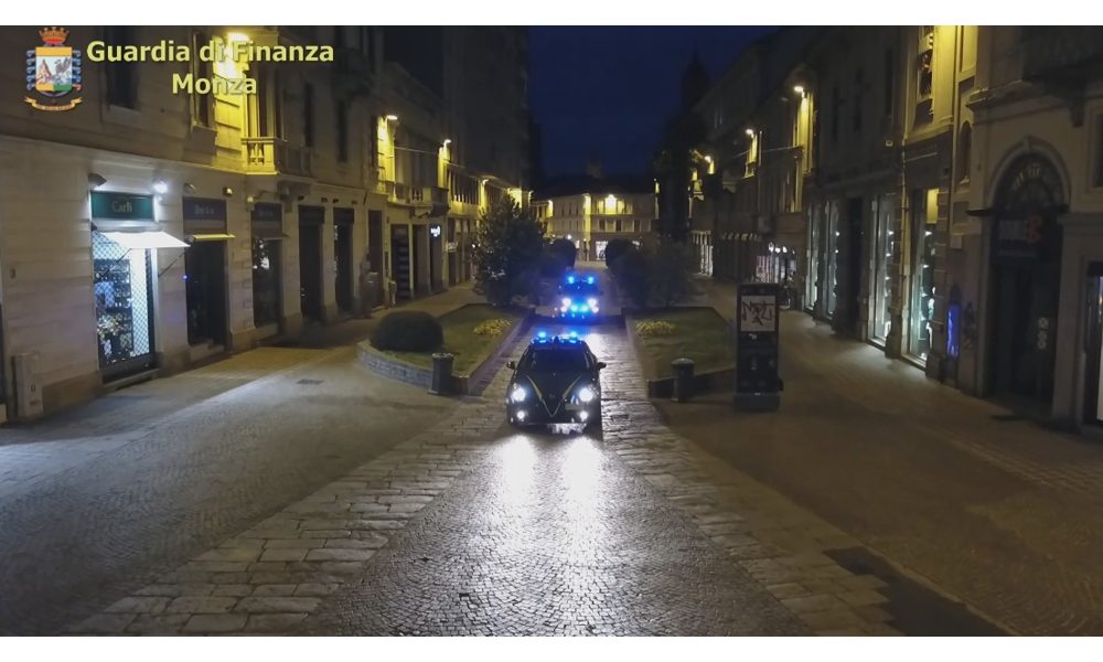 Frodati milioni a 2.000 vittime, arresti