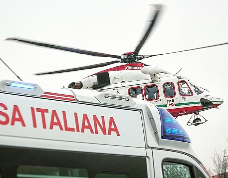 Frontale auto-tir, gravi due fratellini