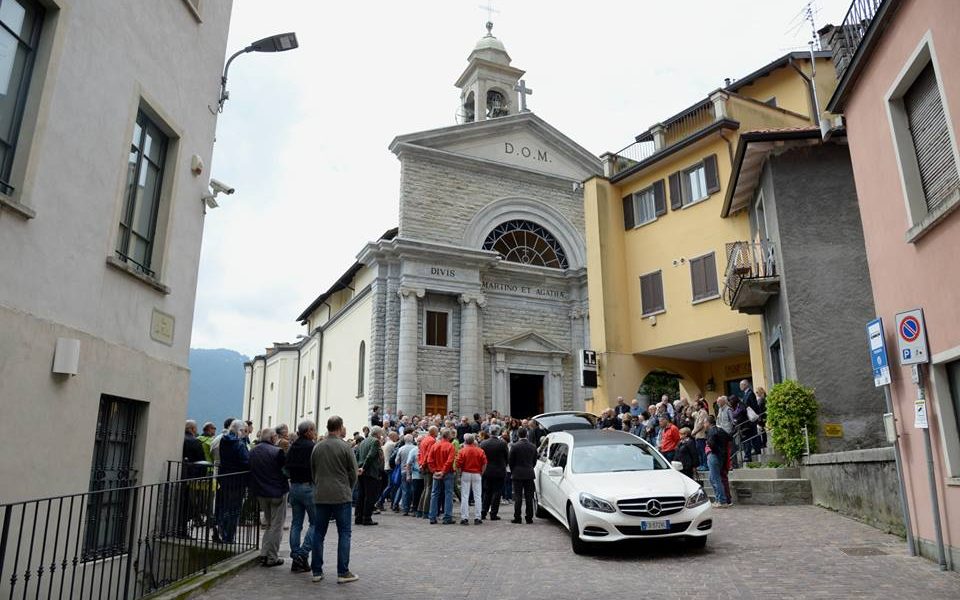 Moltrasio, folla di amici per l’ultimo saluto a Caminada