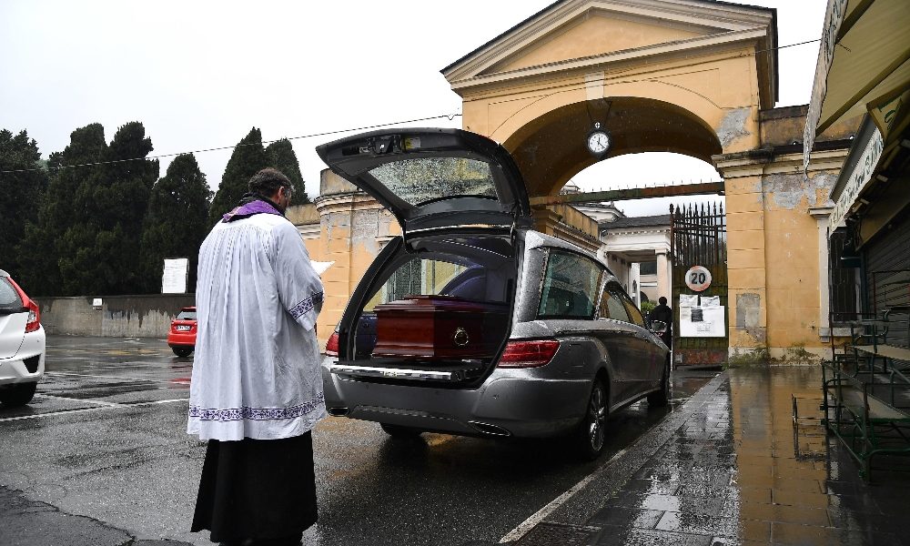 Funerale ‘sociale’ contro la crisi