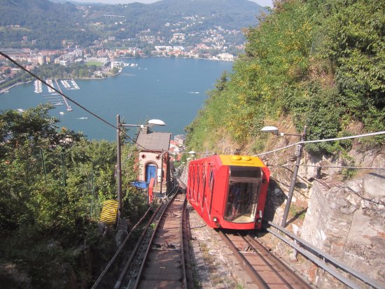 Giovedì nero per i pendolari comaschi: oggi a rischio treni, autobus e funicolare