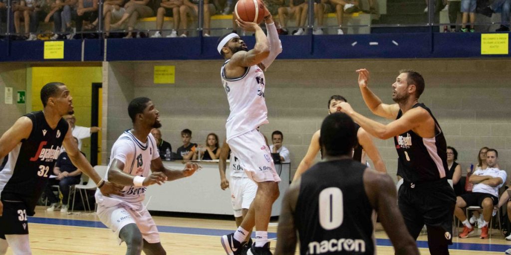 Sabato di grande basket a Parma, l’Acqua S.Bernardo Cantù sfida la Virtus Bologna