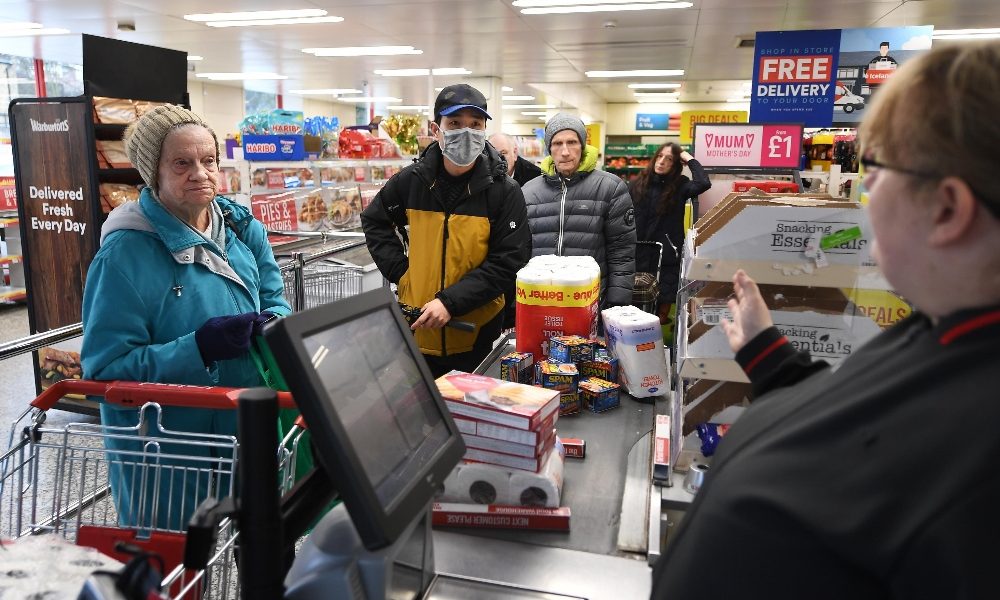 Gb: 676 casi in più, oltre 100 morti