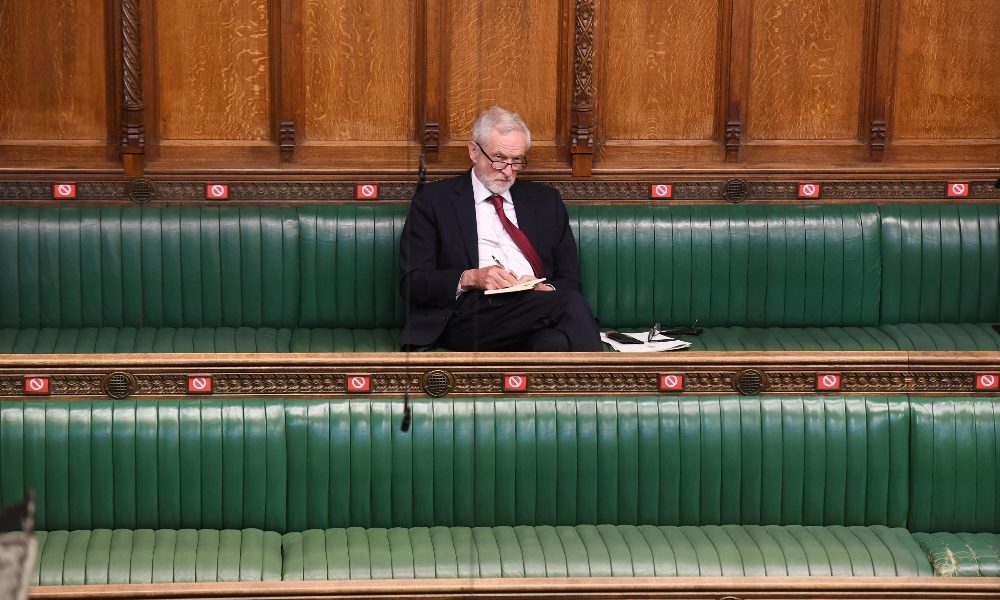 Gb: antisemitismo, Labour riammette Corbyn