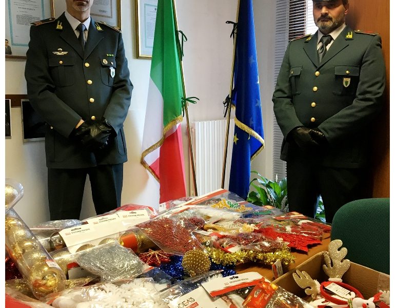 GdF sequestra 12mila addobbi natalizi
