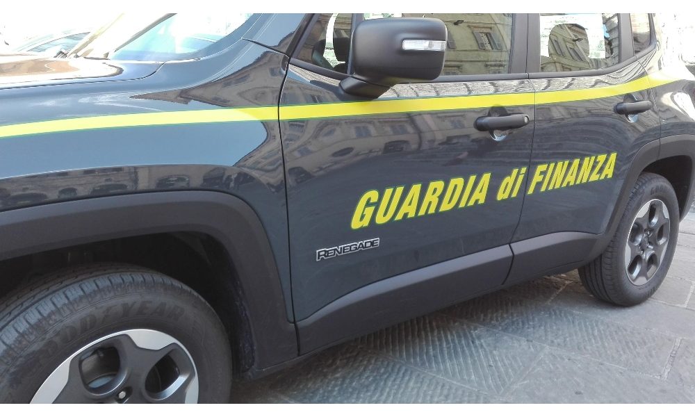 Gdf notifica anche 5 obblighi di firma,i