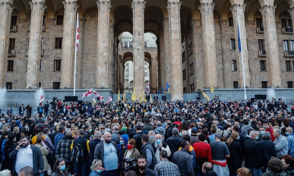 Georgia: a migliaia in piazza per chiedere nuove elezioni