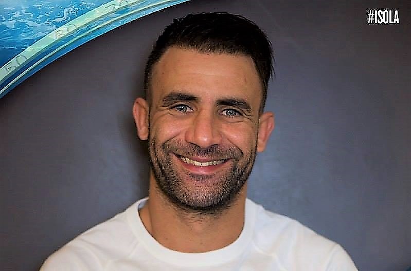 Ghezzal, esordio tranquillo per l’ex giocatore del Como all’Isola dei famosi 2019