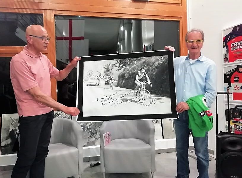 Gianbattista Baronchelli e lo scultore Elio Ponti al Ghisallo