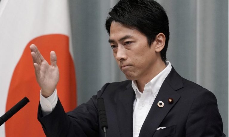 Giappone: ministro in congedo parentale