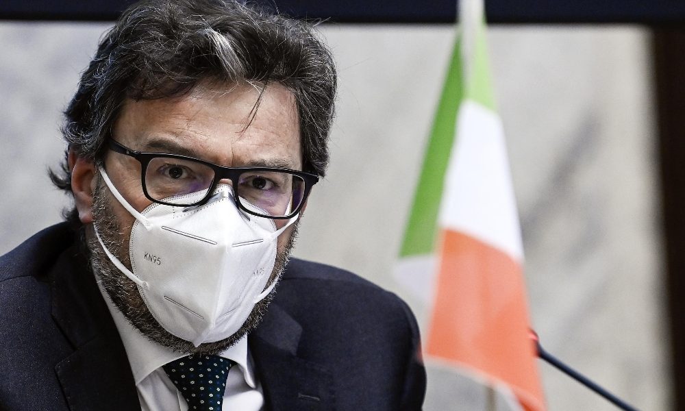 Giorgetti, valutiamo golden power per filiere ora escluse